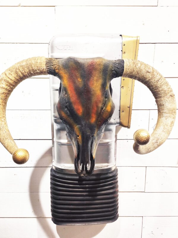 Chimenea Salvaje escultura JSUS ART iluminación dramática fuego