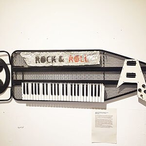 Tabla de Planchar Musical escultura JSUS ART vista frontal teclado