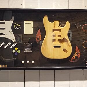 Vitrina Guitarra escultura JSUS ART